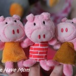 lilliputiens wolf and pigs