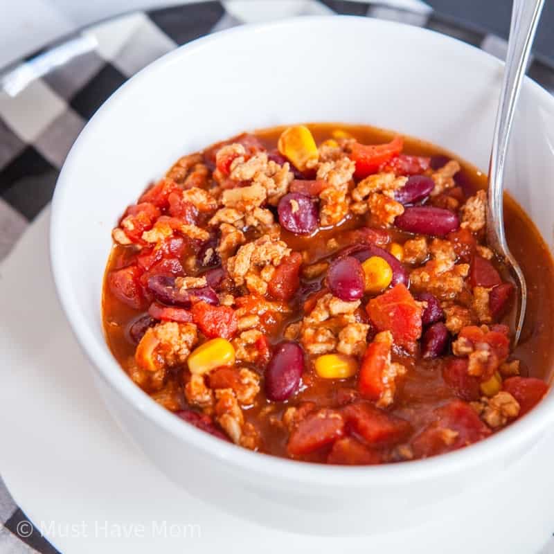 easy turkey chili in a bowl