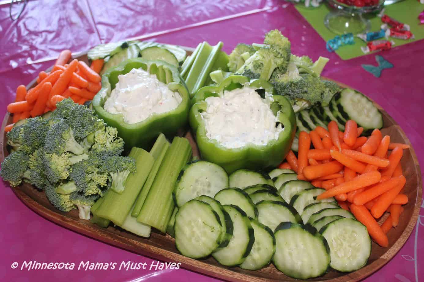 Easy veggie tray idea with bell pepper dip bowl! Love this easy entertaining idea.