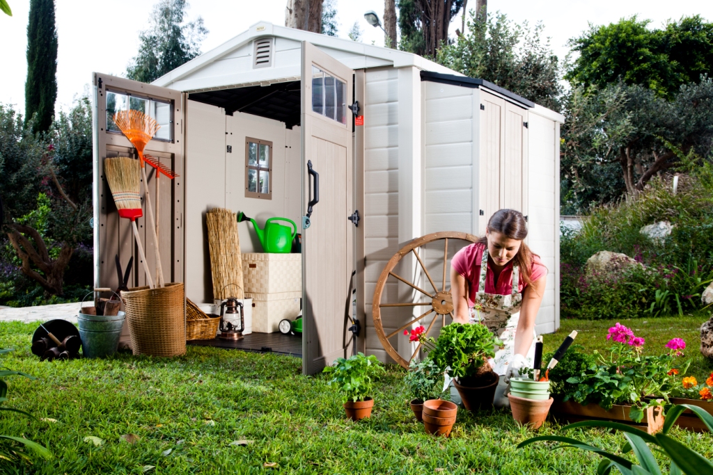 Огород на участке. Маленький домик. Дача как есть. Маленький домик в саду. Дача как есть.