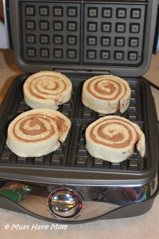 cinnamon roll waffles