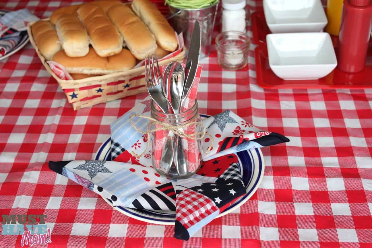 4th of July Place Setting ideas! Fold a pinwheel napkin (tutorial here) and top with a mason jar containing the silverware.