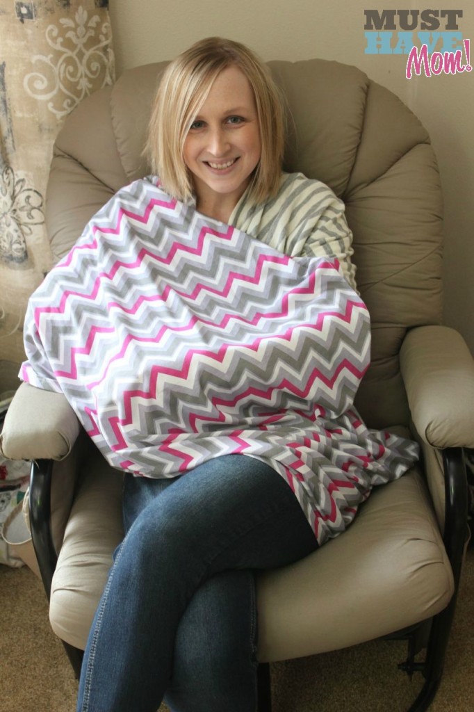 Sarah using Itzy Ritzy Nursing Scarf - Must Have Mom