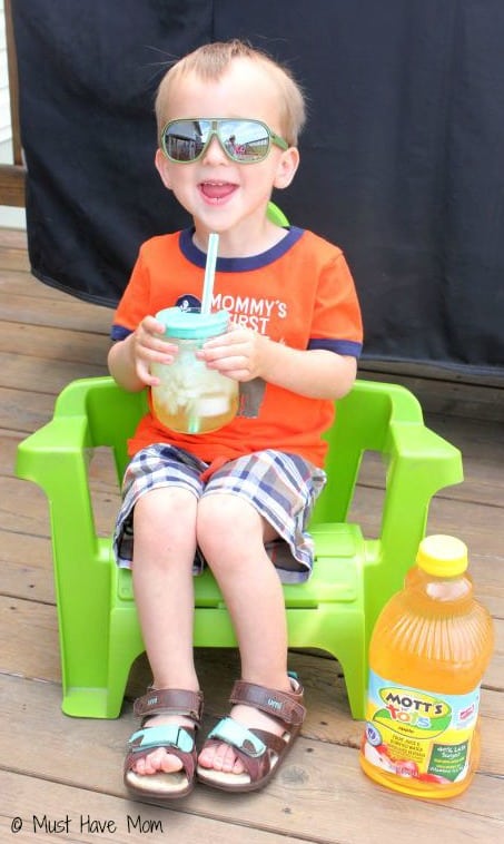 Keep toddlers cool with a fun cup of Mott's for Tots - Must Have Mom