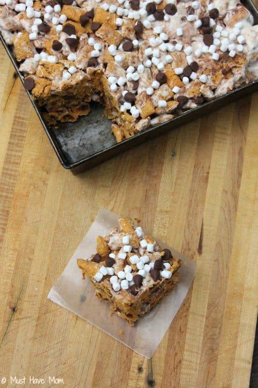 Mess-Free S'Mores Bars for the Bonfire #GoodNightSnack #Shop - Must Have Mom