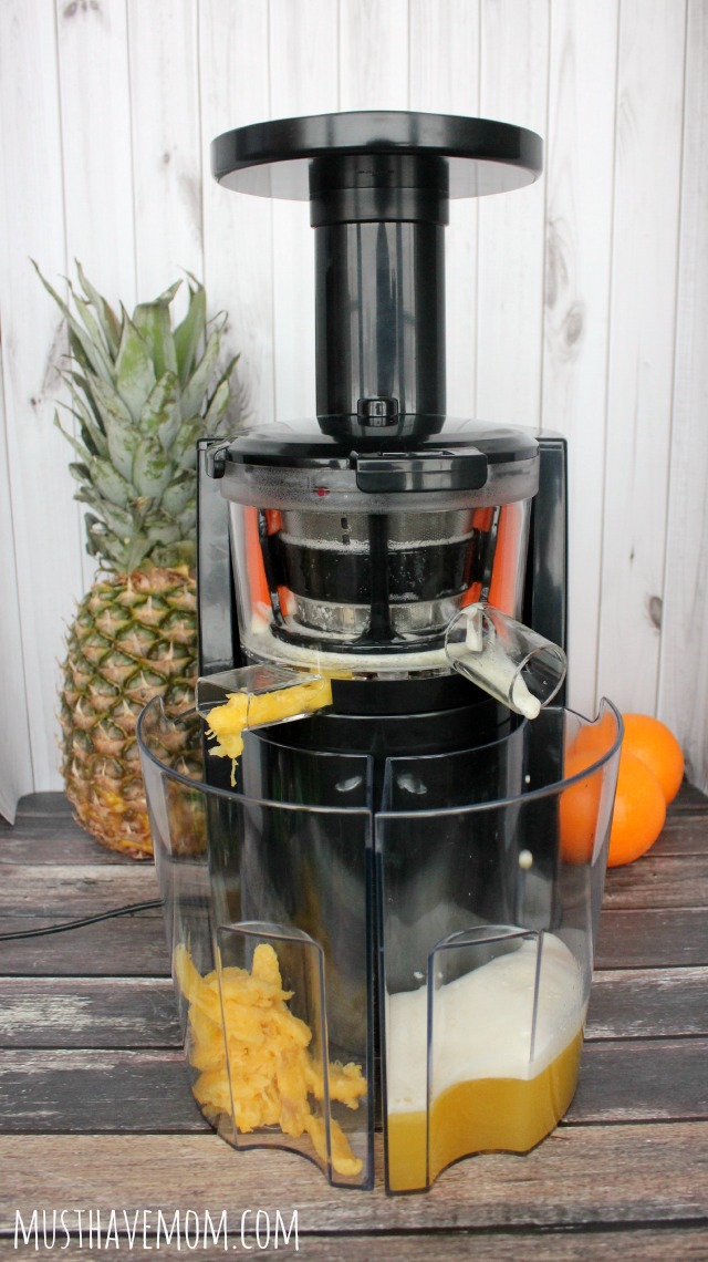 Single auger outlet juicer