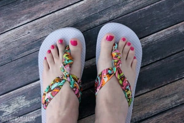 How To Make The Easiest Ever DIY No Sew Fabric Flip Flops!