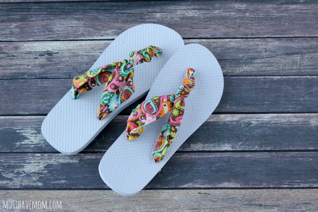 How To Make The Easiest Ever DIY No Sew Fabric Flip Flops!
