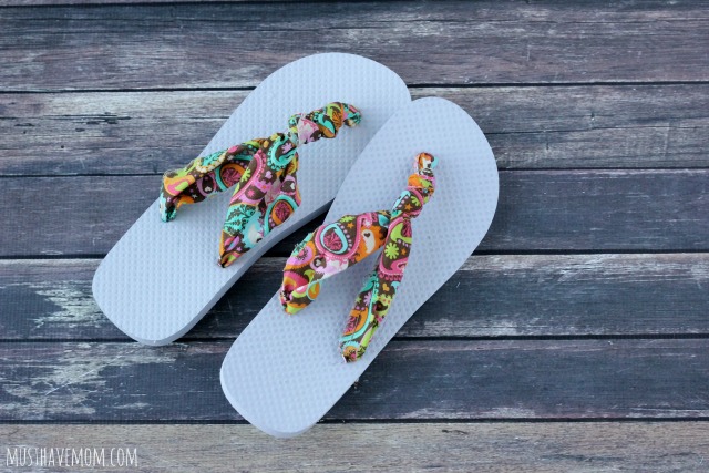How To Make The Easiest Ever DIY No Sew Fabric Flip Flops With Step By Step Directions