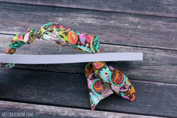 How To Make The Easiest Ever DIY No Sew Fabric Flip Flops!