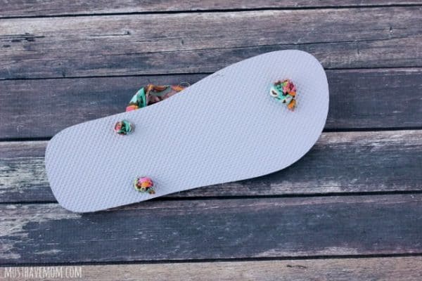 How To Make The Easiest Ever DIY No Sew Fabric Flip Flops!