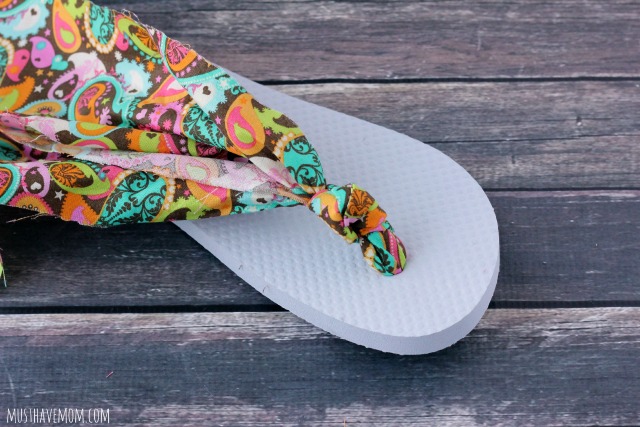 How To Make The Easiest Ever DIY No Sew Fabric Flip Flops With Step By Step Directions