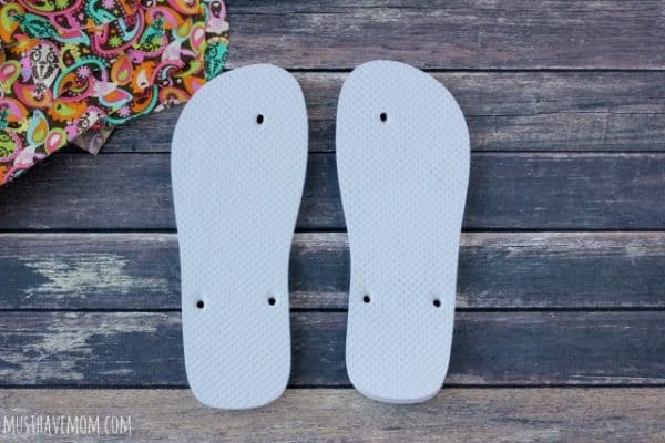 How To Make The Easiest Ever DIY No Sew Fabric Flip Flops!