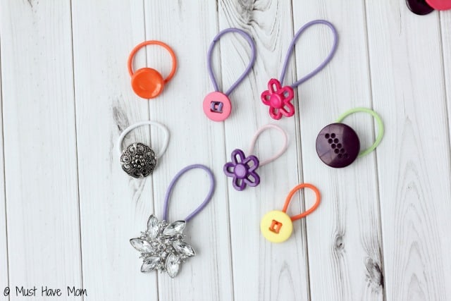 Turn A Button Into A Hair Tie In Under 5 Seconds!