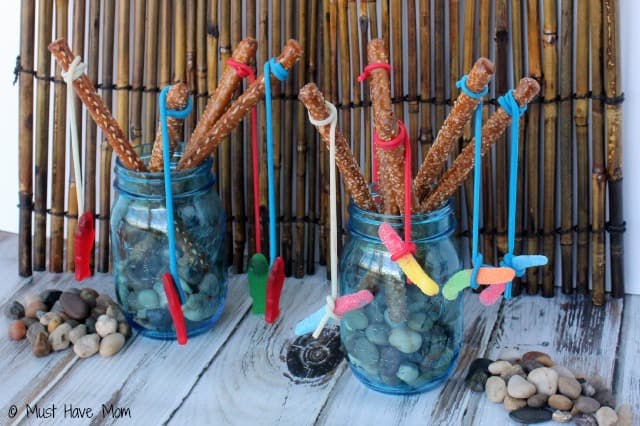 How to make Twizzlers Fishing Rods! Fun 4th of July food idea, fishing party food idea or fish kids activity idea!
