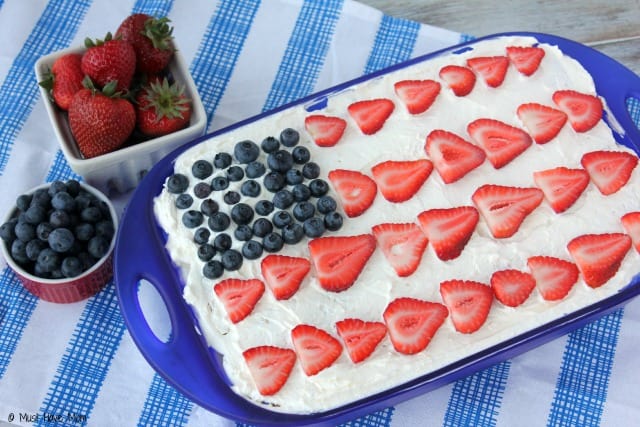 No Bake Icebox Berry Cheesecake Recipe. Great 4th of July dessert idea! Love that it is a no bake dessert for Summer. 
