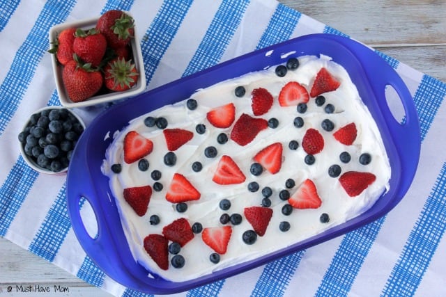 No Bake Icebox Berry Cheesecake Recipe. Great 4th of July dessert idea! Love that it is a no bake dessert for Summer. 