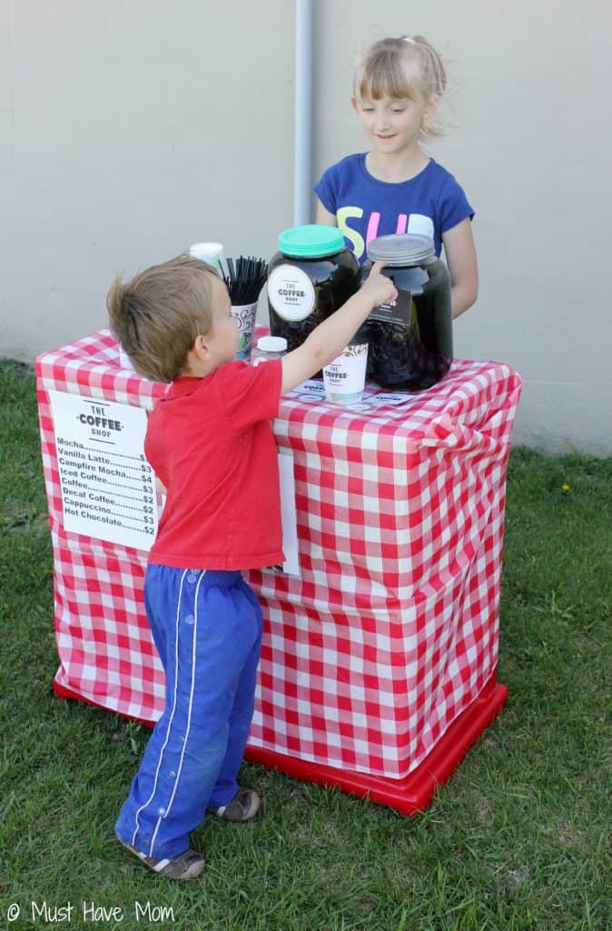 Pretend Play Coffee Shop Idea with tons of fun ideas for outdoor coffee shop setup and free printables too! Love this kids activities idea that they can play outside!