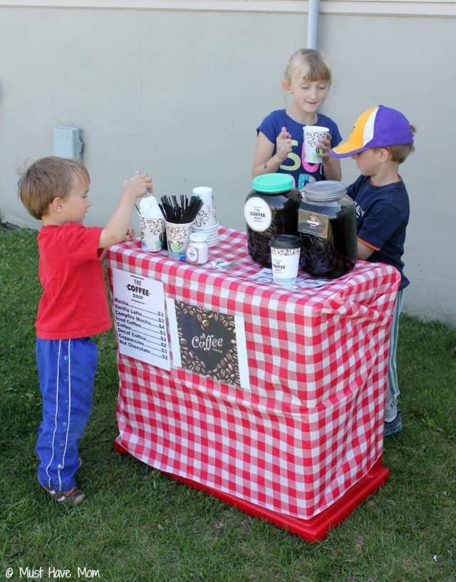 Pretend Play Coffee Shop Idea with tons of fun ideas for outdoor coffee shop setup and free printables too! Love this kids activities idea that they can play outside!
