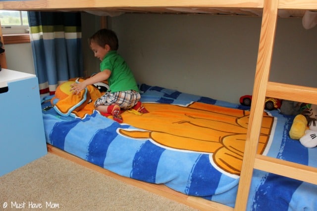 Super Easy Trick To Help Kids Make Their Bed! + Easiest Way To Make Bunk Beds!