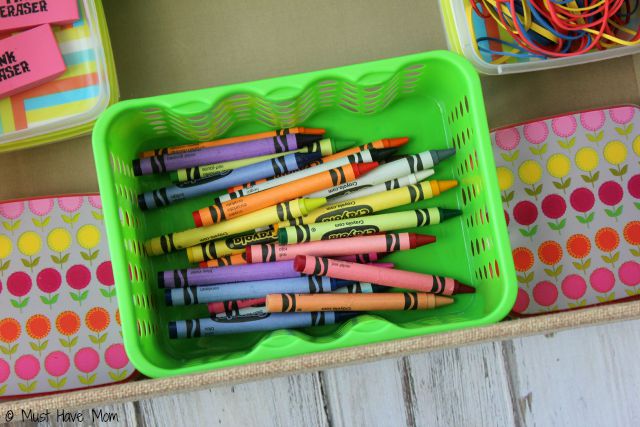 Genius! Portable Homework Station Idea. This is perfect for kids homework. Just pull it out and the kids have everything they need to complete their assignments! Great Back To School Idea