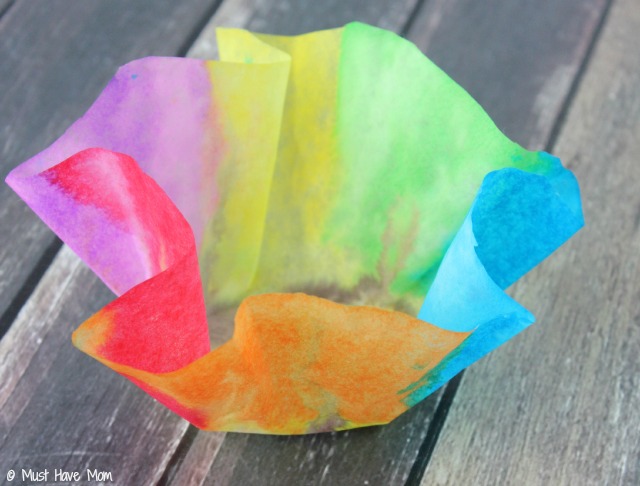 Easy 3 step DIY Paper Bowls Kids Craft Idea! Just use coffee filters, watercolor paints and Faultless Spray Starch! Fun decorative bowl.