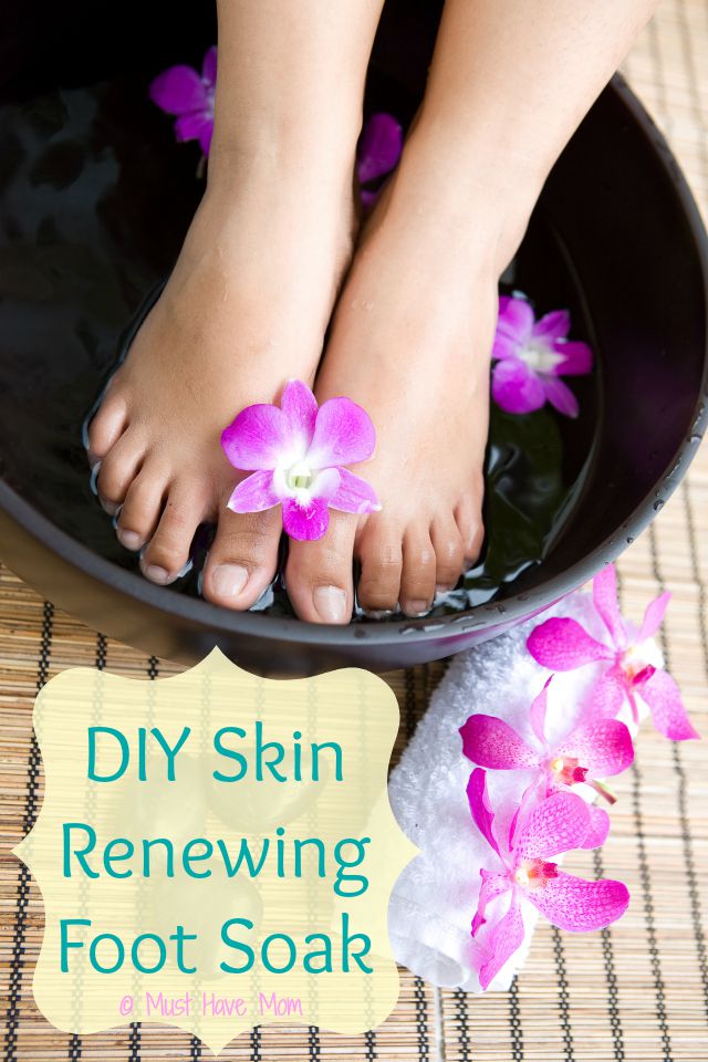 DIY Skin Renewing Foot Soak using Listerine, vinegar and water! The dead skin practically falls off and leaves you with silky smooth feet!