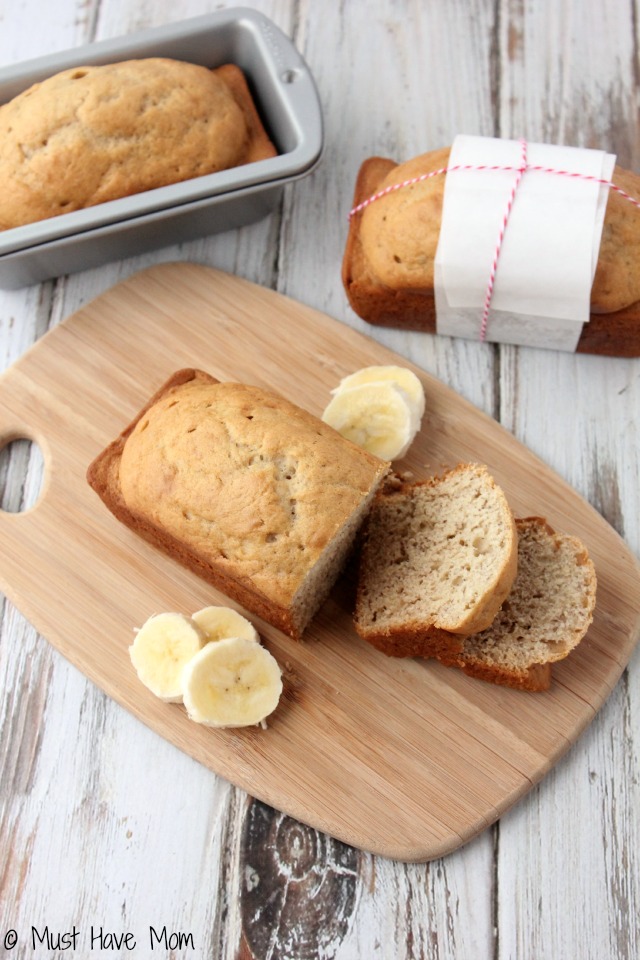 Easy, Light and Fluffy Banana Bread Recipe from Grandma!