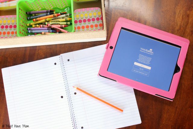 Genius! Portable Homework Station Idea. This is perfect for kids homework. Just pull it out and the kids have everything they need to complete their assignments! Great Back To School Idea