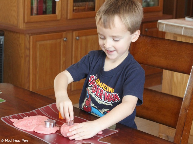 Homemade Peppermint & Eucalyptus Sick Day Play Dough For Sick Kids to Have Quiet Play and Help Clear Up Their Sinuses At The Same Time!