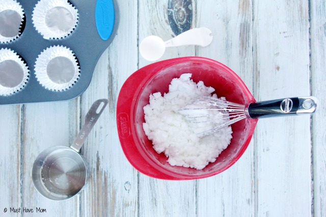 DIY Aromatherapy Shower Discs Using Essential Oils. Vapor in the shower to relieve nasal discomforts related to colds or allergies!