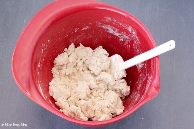 Homemade Peppermint & Eucalyptus Sick Day Play Dough For Sick Kids to Have Quiet Play and Help Clear Up Their Sinuses At The Same Time!