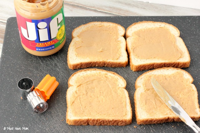 Mini PB&J Finger Foods perfect for toddlers to pick up and self feed! Great for learning to use that pincher grasp and bite size so they can easily chew them up!