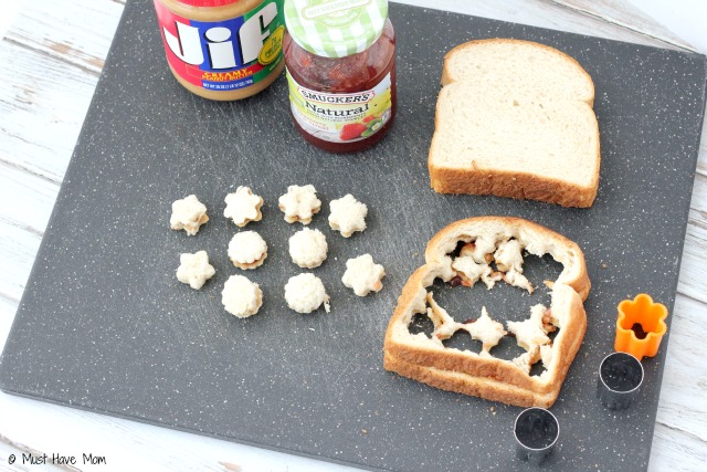 Mini PB&J Finger Foods perfect for toddlers to pick up and self feed! Great for learning to use that pincher grasp and bite size so they can easily chew them up!