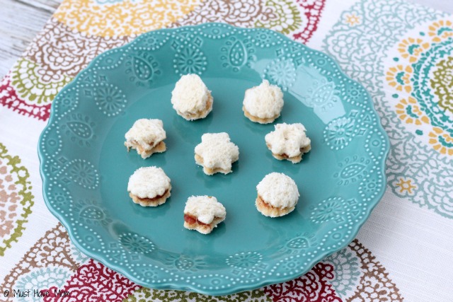 Mini PB&J Finger Foods perfect for toddlers to pick up and self feed! Great for learning to use that pincher grasp and bite size so they can easily chew them up!