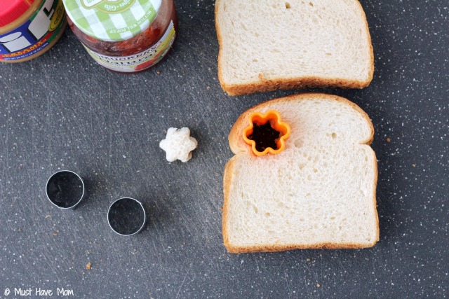 Mini PB&J Finger Foods perfect for toddlers to pick up and self feed! Great for learning to use that pincher grasp and bite size so they can easily chew them up!