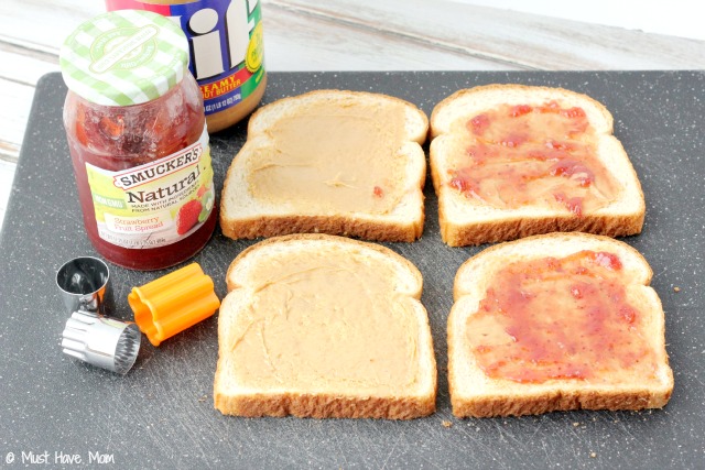 Mini PB&J Finger Foods perfect for toddlers to pick up and self feed! Great for learning to use that pincher grasp and bite size so they can easily chew them up!