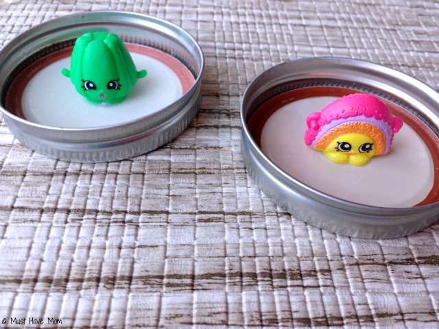 How To Make A DIY Shopkins Snow Globe Decoration! Fun DIY Snow Globe for Kids!