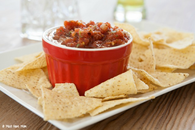 The BEST restaurant style salsa recipe! It is made with things you have on hand and it's way better than store bought salsa! Tastes like authentic mexican restaurant salsa.