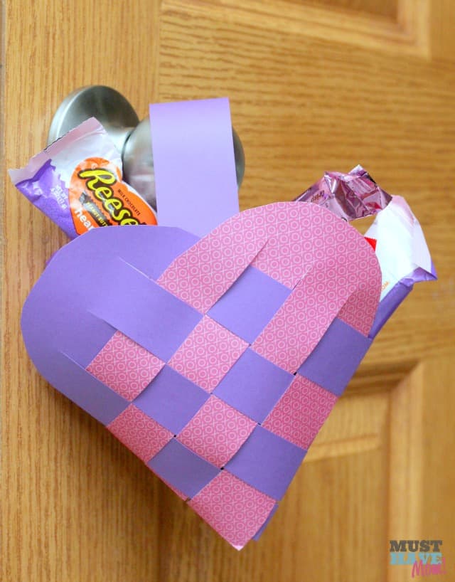 Woven Heart Basket Pattern and Tutorial with detailed instructions on how to make them! Perfect Valentine's Day basket and easy enough for a kids Valentine's Day project! These are like the scandinavian heart baskets but this tutorial makes them so easy!