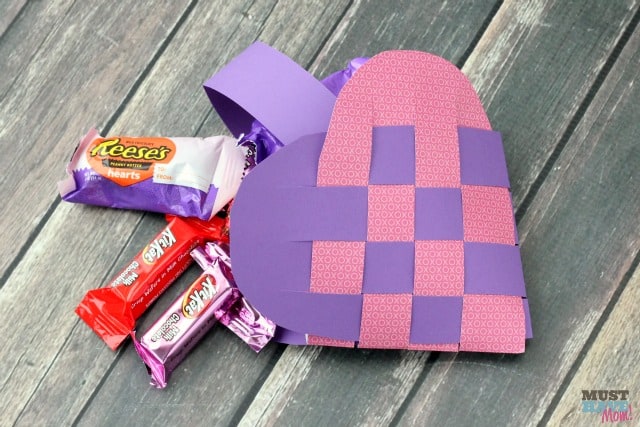 Woven Heart Basket Pattern and Tutorial with detailed instructions on how to make them! Perfect Valentine's Day basket and easy enough for a kids Valentine's Day project! These are like the scandinavian heart baskets but this tutorial makes them so easy!