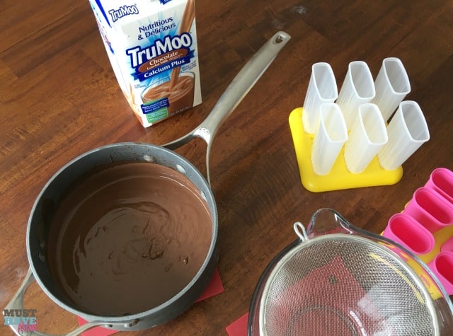 Nutritious Fudge Bars Recipe using greek yogurt! These pack extra calcium and nutrients too! Easy homemade fudge pops that the kids can even help make!