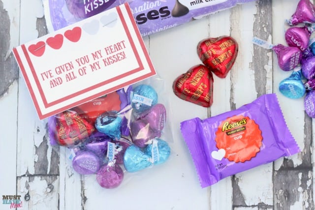 Free Valentine's Day Printable! "I've given you my heart and all of my kisses" Valentine's Day treat bag topper filled with Hershey's kisses and caramel heart! Perfect for Valentine's Day class treats