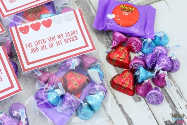 Free Valentine's Day Printable! "I've given you my heart and all of my kisses" Valentine's Day treat bag topper filled with Hershey's kisses and caramel heart! Perfect for Valentine's Day class treats