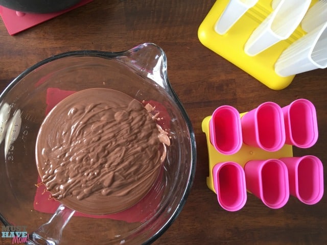 Nutritious Fudge Bars Recipe using greek yogurt! These pack extra calcium and nutrients too! Easy homemade fudge pops that the kids can even help make!