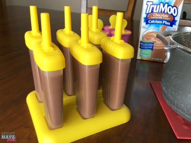 Nutritious Fudge Bars Recipe using greek yogurt! These pack extra calcium and nutrients too! Easy homemade fudge pops that the kids can even help make!