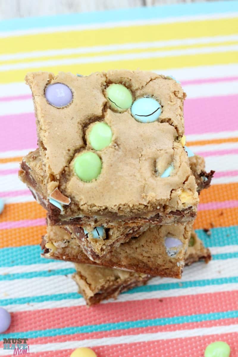 Easter M&M Cookie Bars Recipe. Easy and SO delicious! Perfect for a quick Easter dessert recipe idea. Use pastel M&M's to make these or any other holiday colored M&M's!