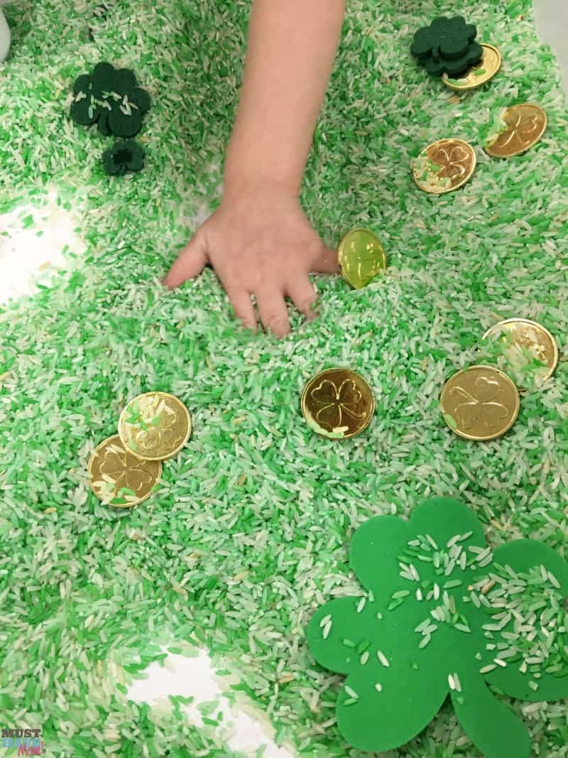 St. Patrick's Day Sensory Table & Instructions To Dye Your Rice Green! This fun green sensory rice DIY is the perfect St. Patrick's Day toddler activity or preschool activity! 
