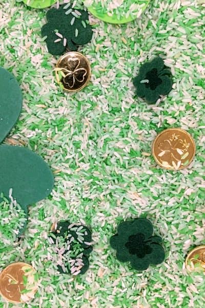 St. Patrick's Day Sensory Table & Instructions To Dye Your Rice Green! This fun green sensory rice DIY is the perfect St. Patrick's Day toddler activity or preschool activity!