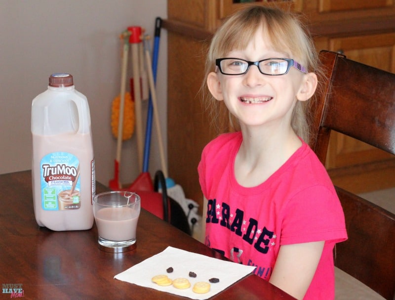 DIY Self Watering Milk Jug Planter Idea! Make your own self watering planter out of a milk jug. Upcycle and reuse your milk jug and get the kids involved! Milk jug gardening ideas!